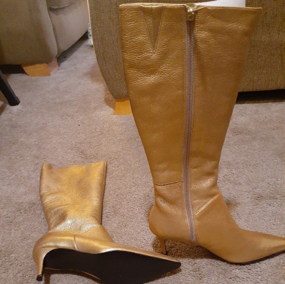 Woman golden boots - Picture 2 of 5